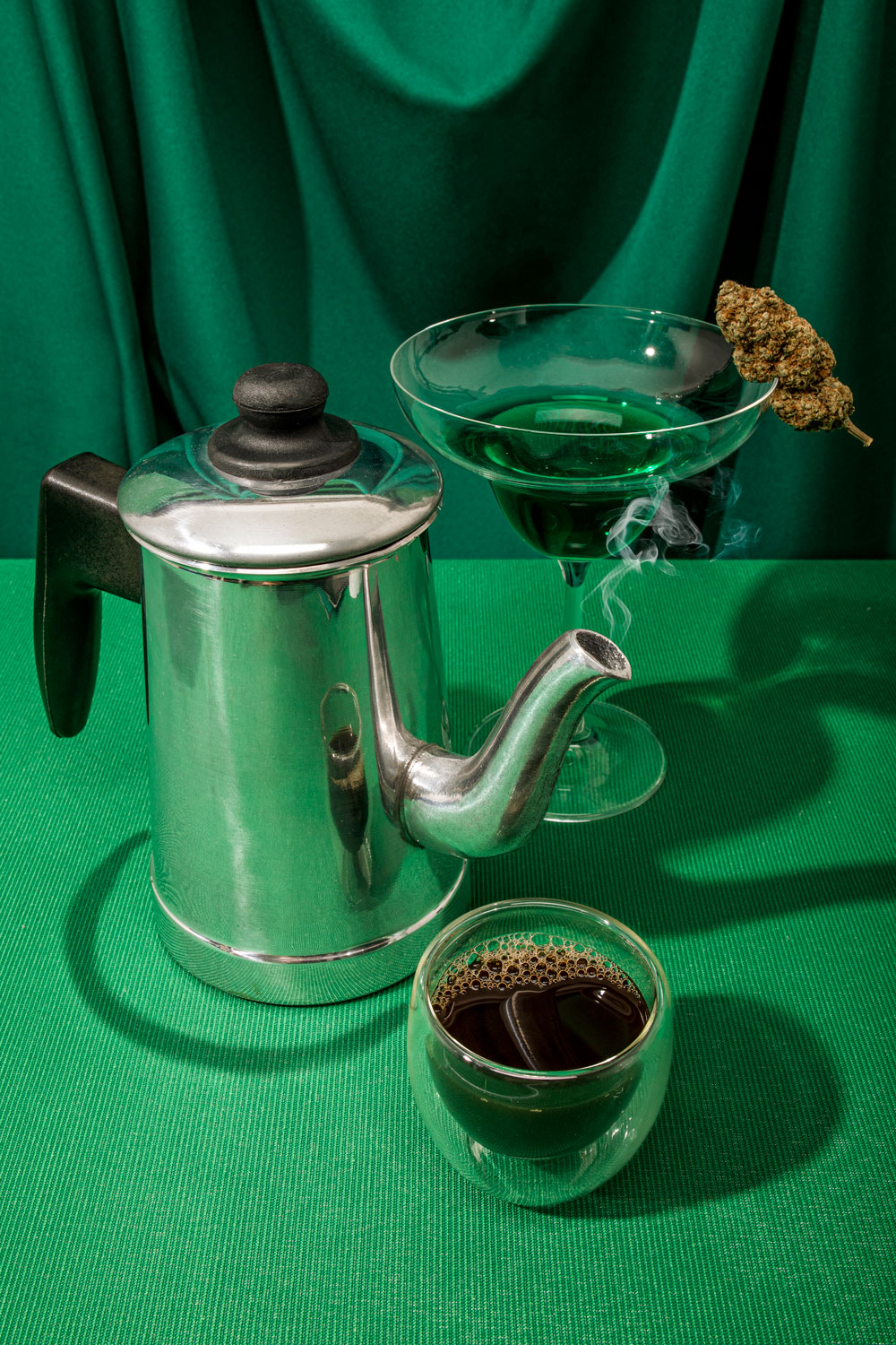 juliana_frug_cafe_maconha_drink_bule_fumaca
