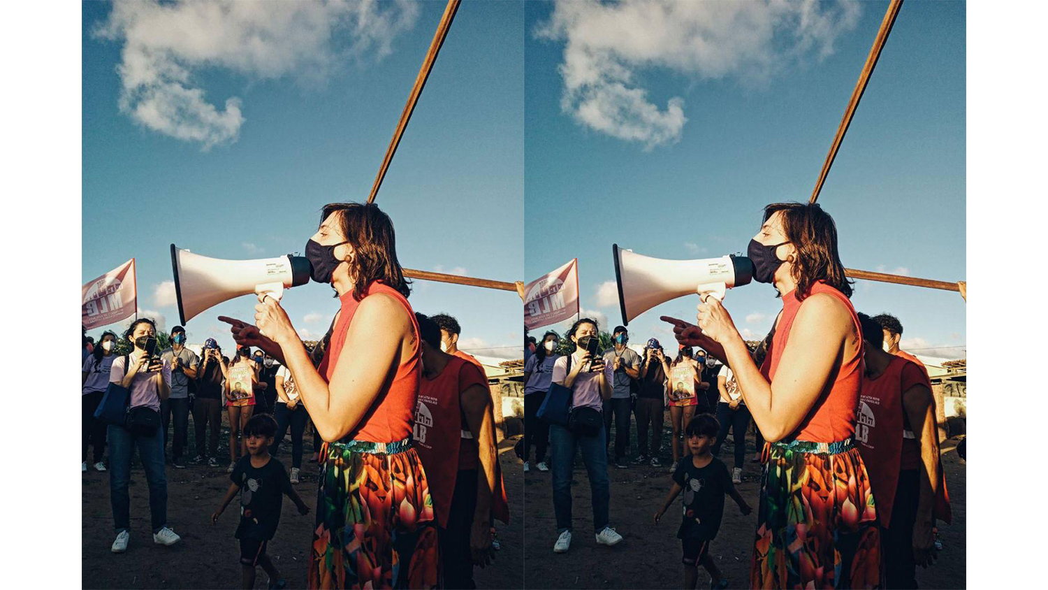 Fotografia de Natália Bonavides com megafone