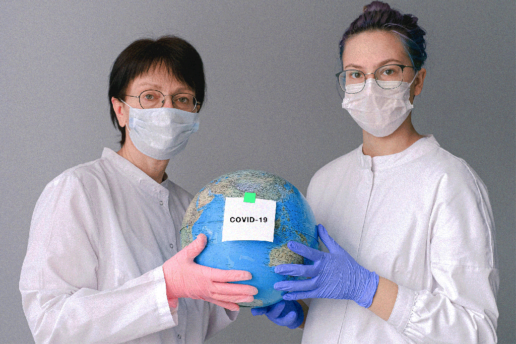 Globo com máscara e cientistas com luvas coloridas carregando