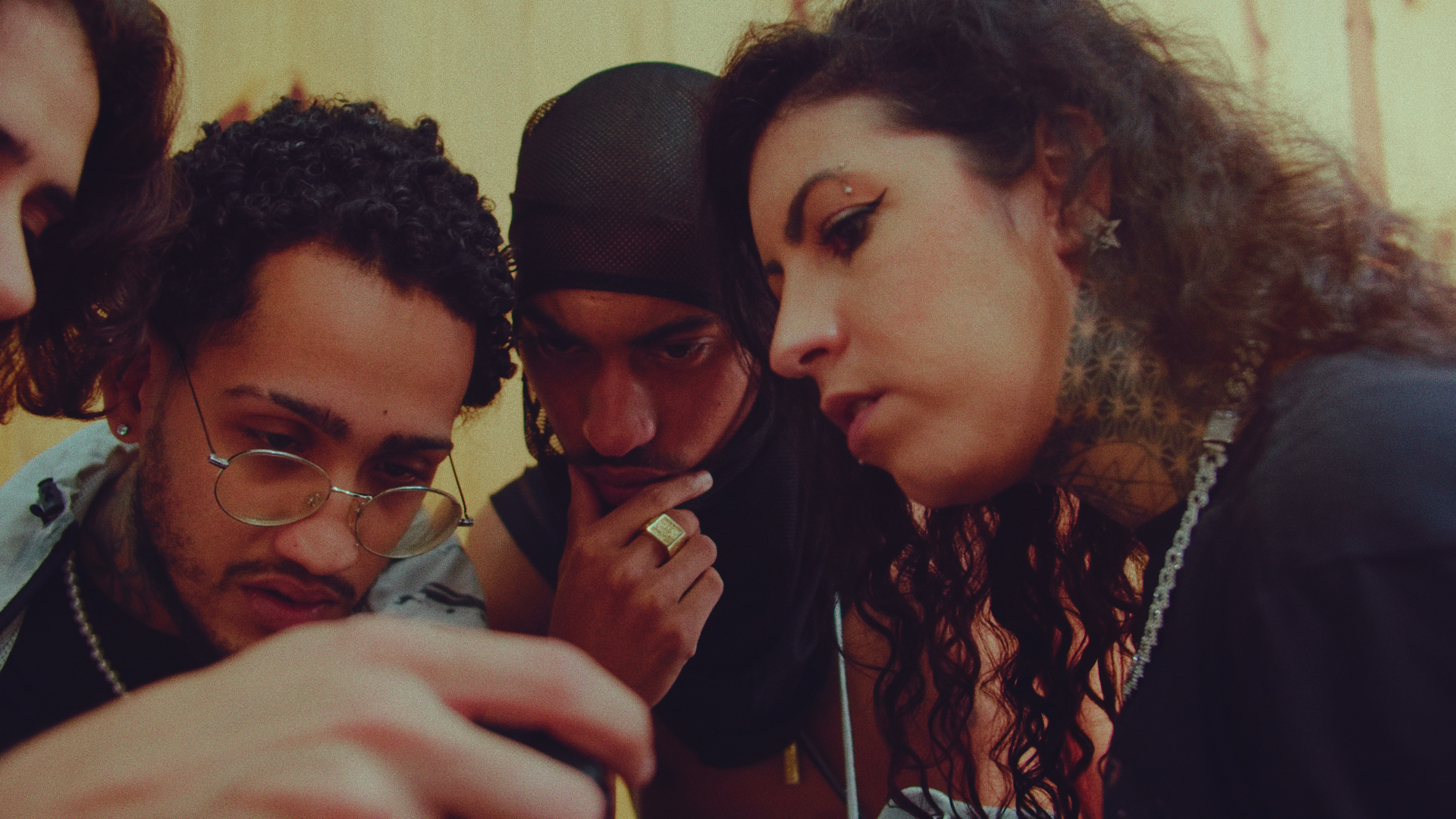 CONVERSECX_1.21.1 A equipe de artistas se uniu para criar uma instalação em dez dias no espaço cultural Publica.